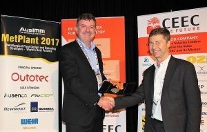 CEEC Joe Pease (right) presents the CEEC Medal to Newmont's Aidan Giblett at MetPlant 2017 (fellow CEEC Medal winner and co-author Steve Hart from Newmont not present).